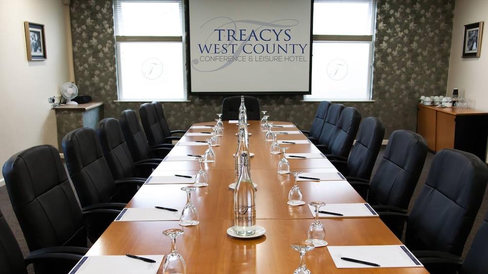 Hotel Treacys West County Conference And Leisure Centre Ennis Exteriér fotografie