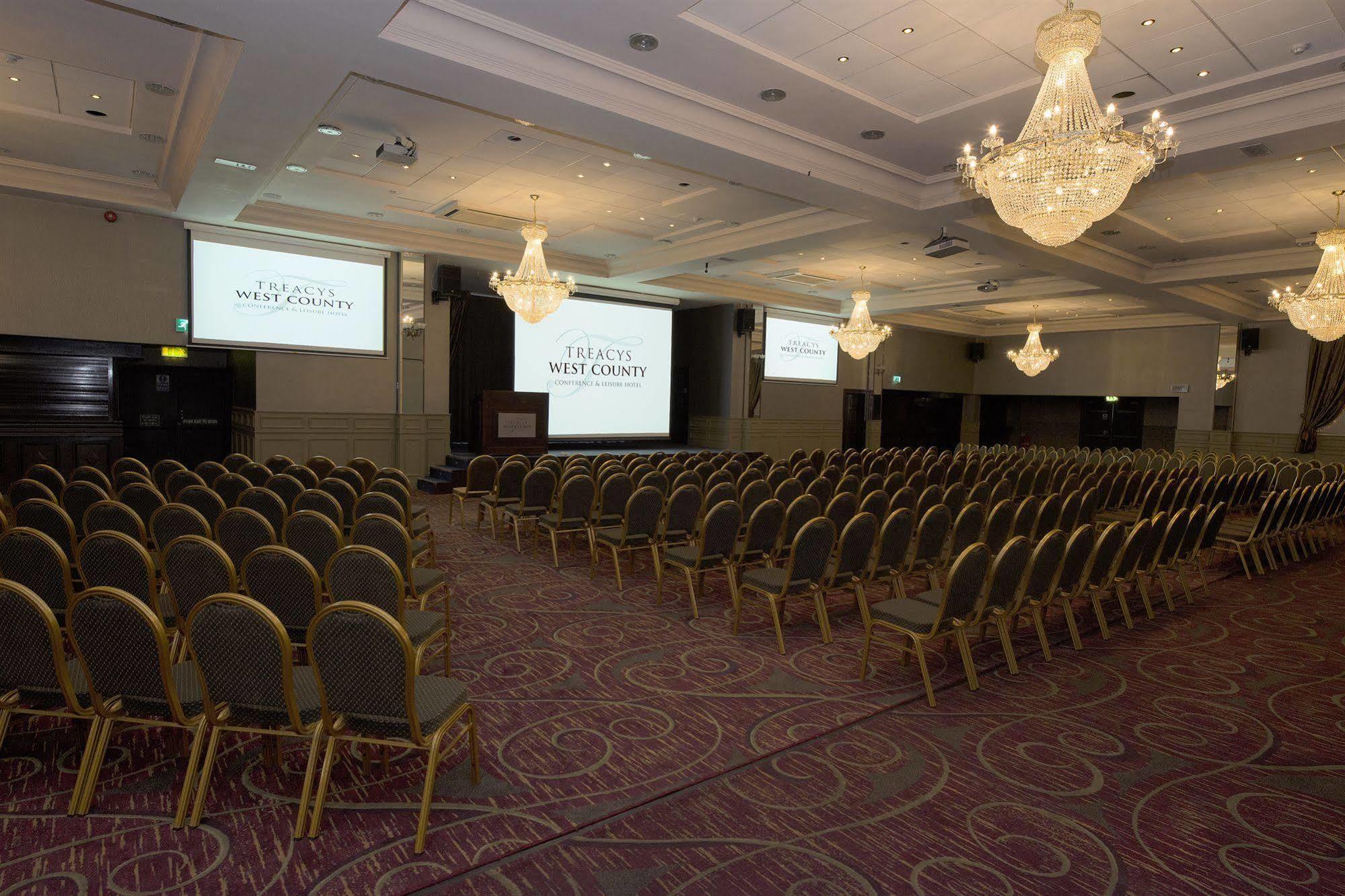 Hotel Treacys West County Conference And Leisure Centre Ennis Exteriér fotografie